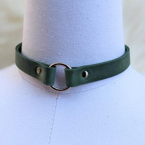 The Dainty Leather Collar