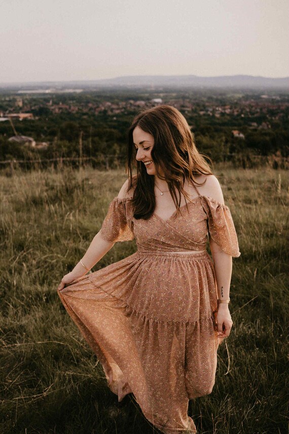 Bohemian Womens Flowy Dress for Family Photoshoot, Chiffon Vintage style Maternity, Pregnancy Photo Props by Eden Bohemian Womens Flowy Dress for Family Photoshoot, Chiffon Vintage style Maternity, Pregnancy Photo Props by Eden
