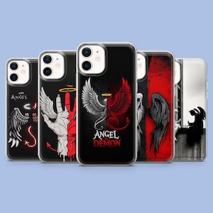 Peut inclure: Plusieurs coques de téléphone avec des motifs d'anges et de démons. Les coques présentent des ailes d'ange, des halos et les textes "ANGEL" et "ANGEL & DEMON" en blanc. La palette de couleurs comprend le noir, le rouge et le blanc.