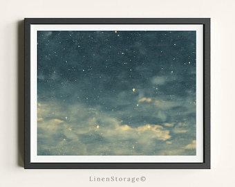 Cielo estrellado sobre nubes, pintura al óleo de estilo vintage, impresión de arte mural de cielo tranquilo, decoración de noche estrellada
