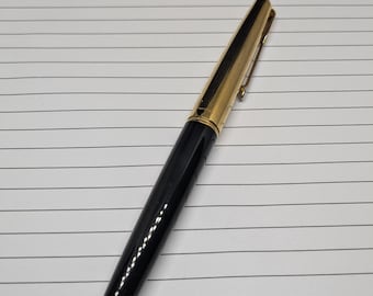 Penna stilografica Parker 45 vintage: acrilico nero, cappuccio dorato, prodotta in Argentina