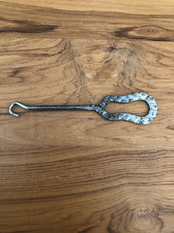 VINTAGE / ANTIQUE OLD BUTTON HOOK AND OTHER SEWING TOOLS