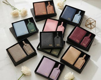 Spersonalizowany skórzany uchwyt na paszport z personalizowaną zawieszką bagażową, wegański grawerowany portfel na paszport, prezent podróżny z monogramem dla kobiet i mężczyzn