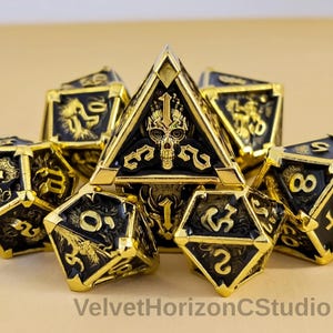 D&D Skull metalltärningsset med vass kantdesign, tunga gotiska RPG-tärningar för TTRPG-bordsspel, unik present till DM och spelare