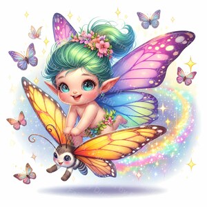 Może przedstawiać: Kapryśna ilustracja wróżki z zielonymi włosami, kwiatową koroną i dużymi, kolorowymi skrzydłami. Wróżka jedzie na motylu z pomarańczowymi i żółtymi skrzydłami. Kilka innych motyli i błyszczących gwiazd otacza wróżkę, tworząc magiczną scenę.