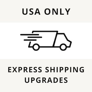 Puede incluir: Gráfico en blanco y negro de un camión de reparto con líneas de velocidad, encima del texto "USA ONLY" y "EXPRESS SHIPPING UPGRADES". La imagen está sobre un fondo blanco.