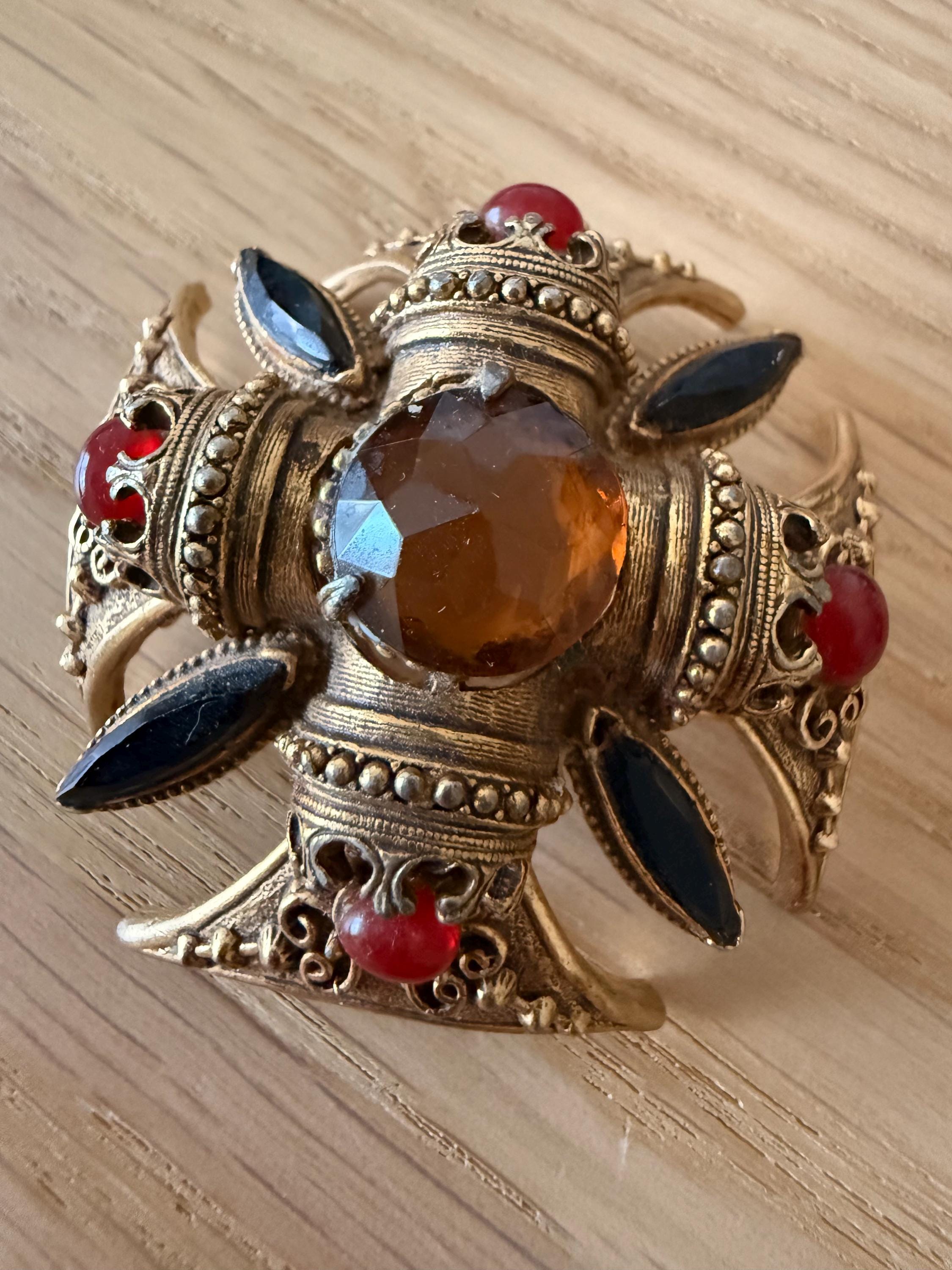 Blackmoor brooch - Etsy 日本