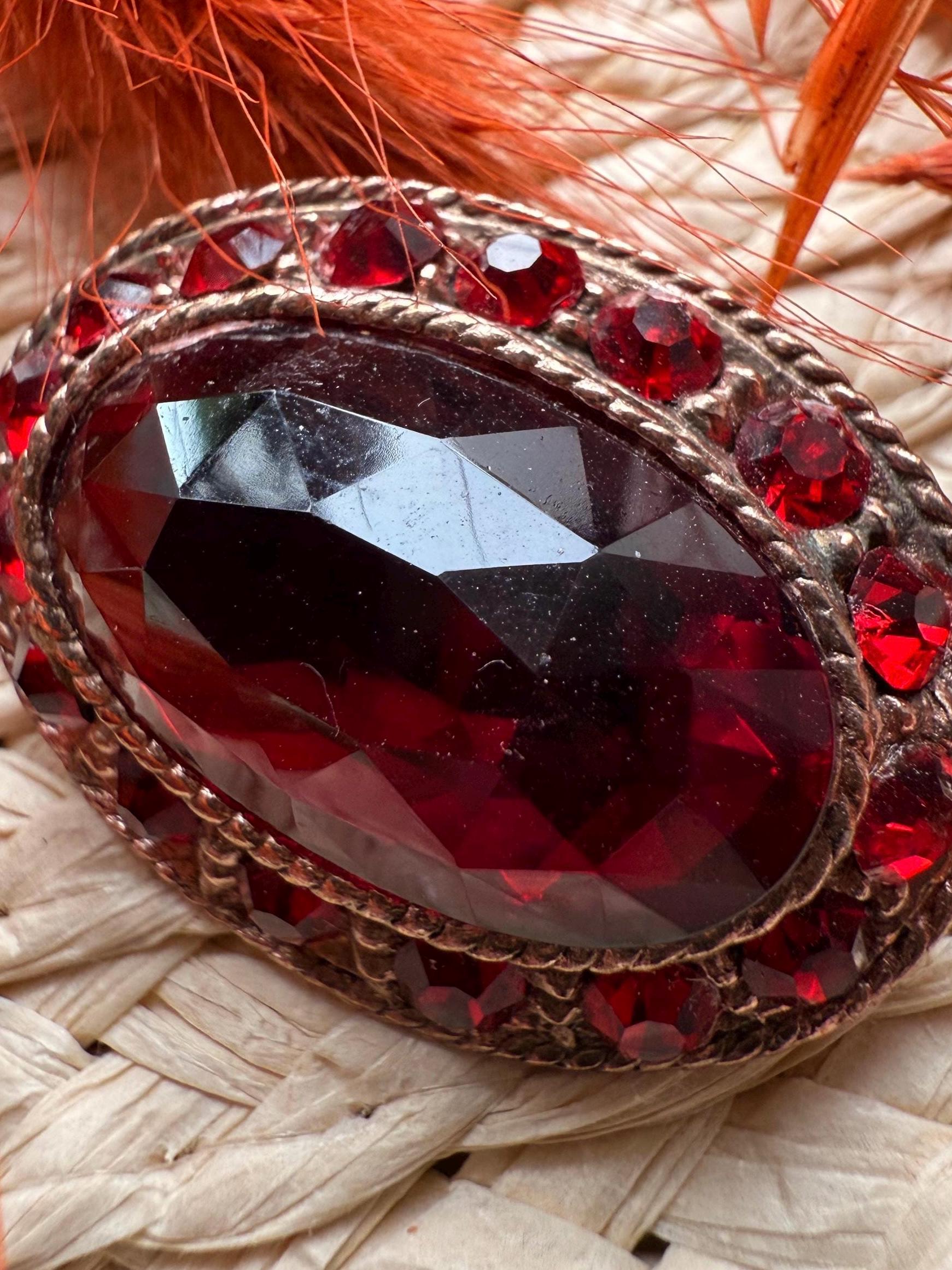 Broche Antique Vintage En Laiton Plaqué Or Avec Grosse Pierre Faux Rubis - Verre