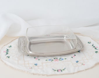 Mantequera vintage de acero inoxidable con tapa, vajilla retro de mediados de siglo, decoración de cocina.