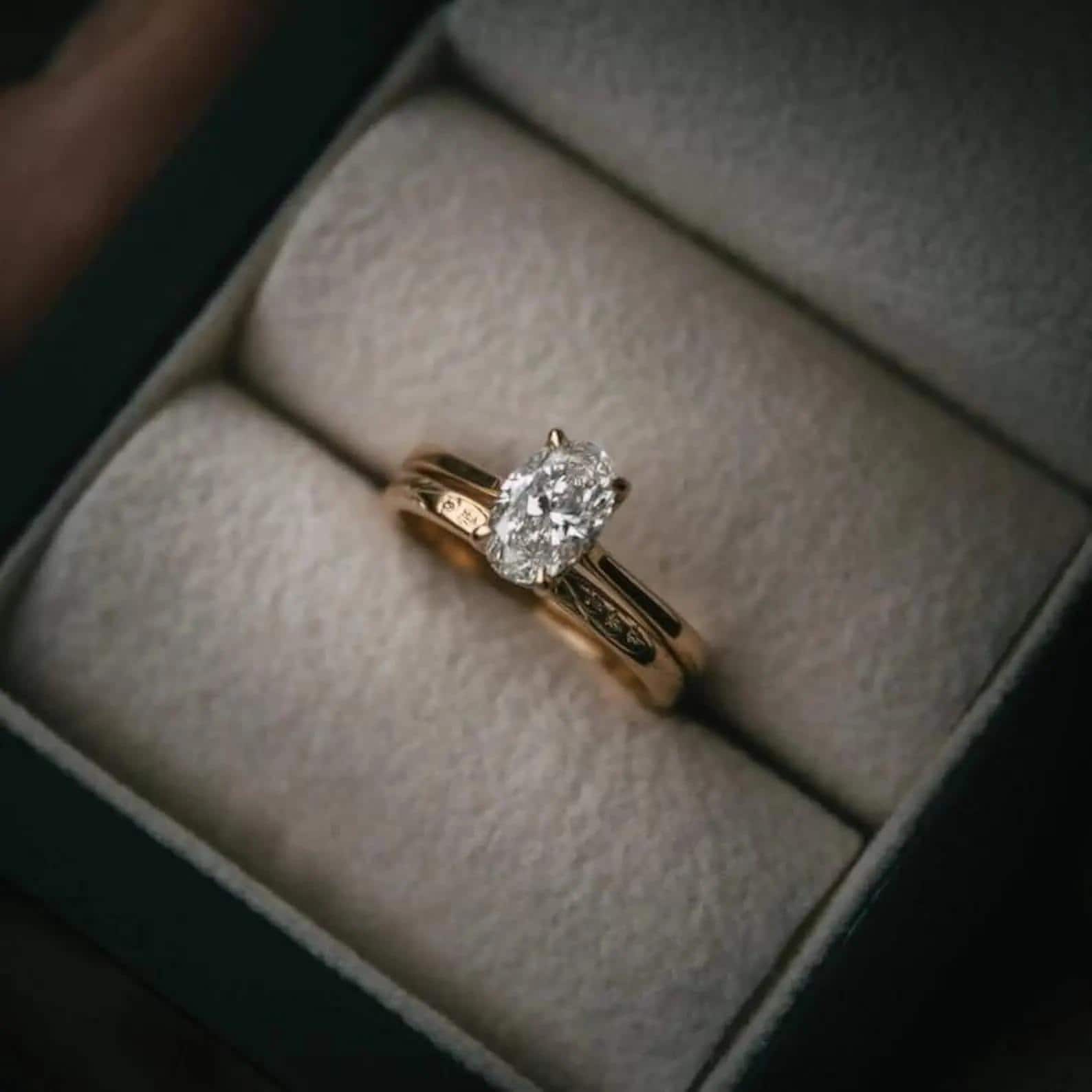 Oval Moissanite Engagement Ring Set: 18K Solid Gold Bridal Set - Etsy