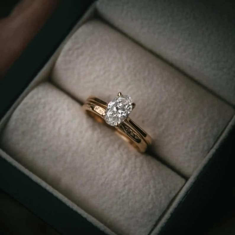 Oval Moissanite Engagement Ring Set: 18K Solid Gold Bridal Set - Etsy