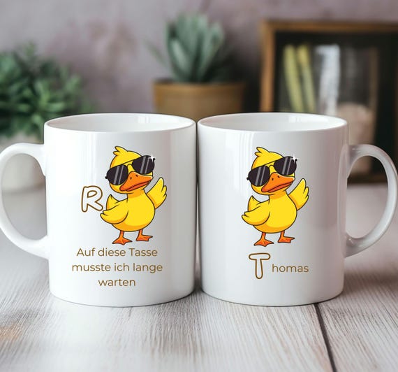 Geschenk zur Rente Tasse Keramik– „Auf diese Tasse musste ich lange warten“ – personalisiert mit Name, Beruf & cooler Ente, lustige Tasse