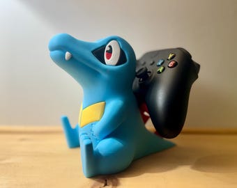 Totodile Controller Holder | Fan-Made Pokémon Desk Decor 3D | Gamer Gift & Console Accessory