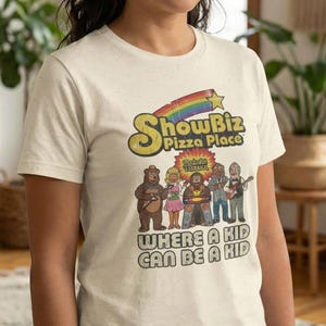 ShowBiz Pizza Place T-shirt | Vurig Explosion Band T-shirt | Vintage shirt uit de jaren 80 | Defunct Pizzeria | Billy Bob Bear Nostalgia Cadeau