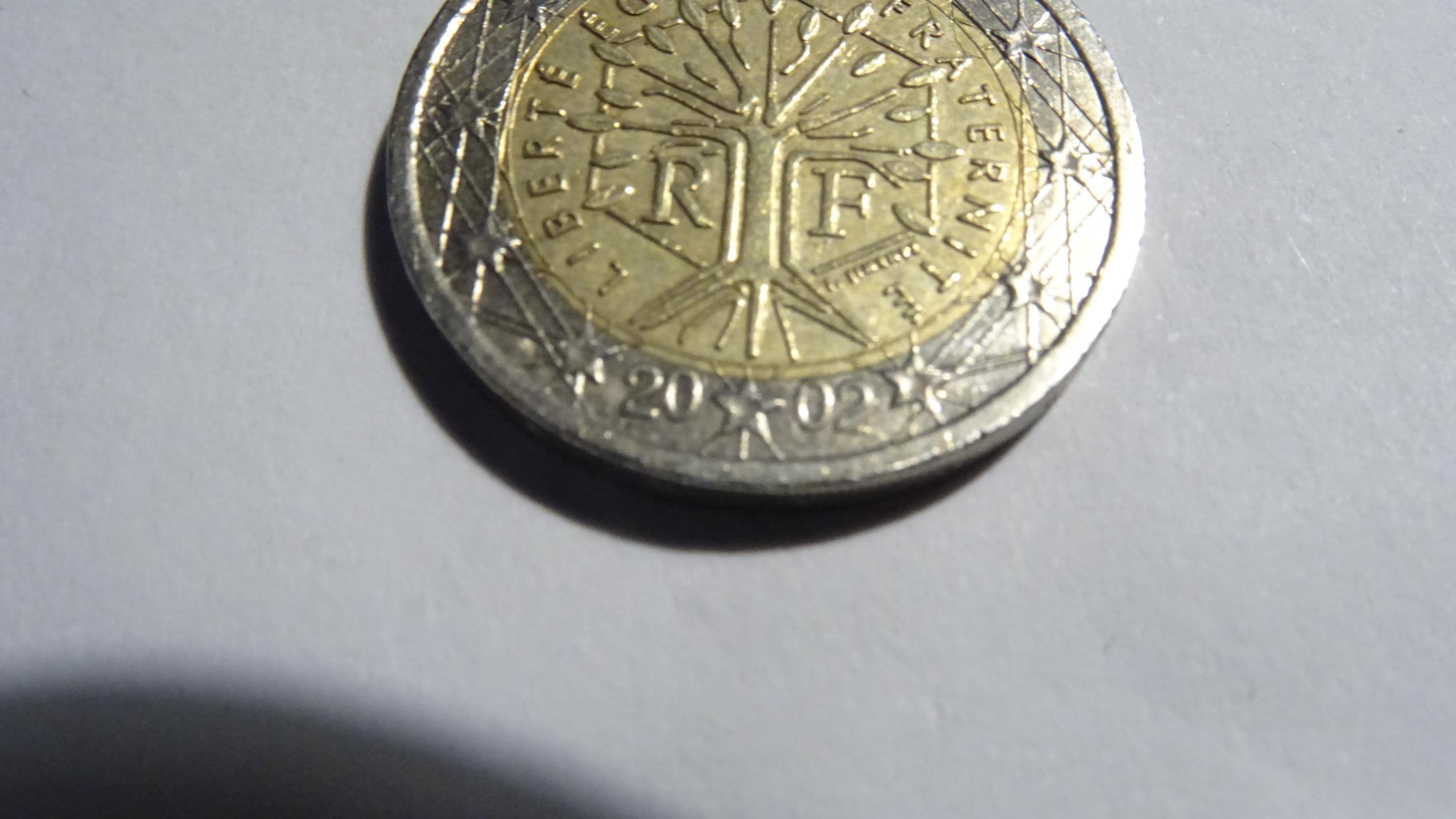 希少な2002年フランス2ユーロ硬貨：生命の樹、鋳造エラー