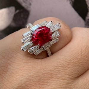 Pierścionek zaręczynowy z owalnym rubinem w stylu art déco o masie 3 karatów, srebro 925, złoto 9k, 10k, 14k, 18k z moissanitem w kolorze D z aureolą