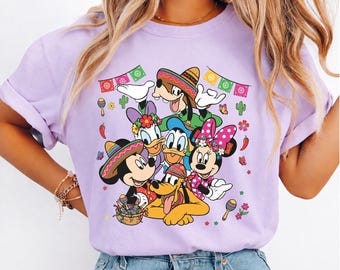 Retro Disney Mickey y sus amigos firmas Cinco De Mayo PNG, camisa Disney Fiesta, traje de fiesta mexicana de Disney, camiseta Cinco De Mayo Fiesta
