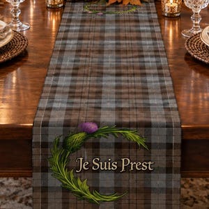 Outlander Inspired Quilted Table Runner Clan Fraser Plaid Slogan I Am Ready Je Suis Prest Jamie Motto Housewarming Gift For Her Book Fan