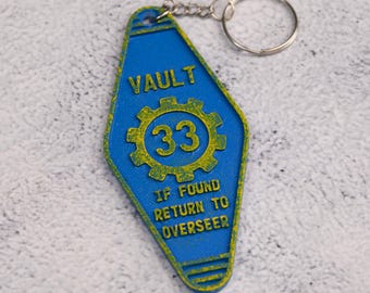 Llavero de Fallout Vault / Llavero con número personalizado estilo Wasteland Motel / Accesorio de cosplay pintado a mano