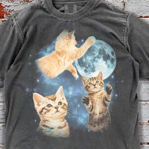 🐾 Step into the cosmic vibe with this Vintage Moon Cat Shirt! Featuring adorable kittens reaching for the moon, this oversized washed tee brings 90s nostalgia and dreamy comfort together. Perfect for cat lovers who enjoy a funny, retro, and aesthetic look. Add this vintage Comfort Colors tee to your cart today and stand out in style! 🌙✨
