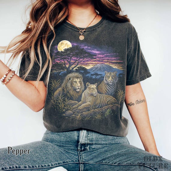 Lion Graphic Comfort Colors T-Shirt, African Safari Wildlife Tee, Vintage Big Cat Nature Top, Rustic Animal Lover Gift