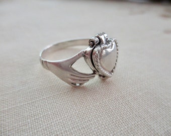 Claddagh Poison Ring 2025