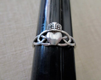 claddagh ring size 8 - sterling silver, Irish, vintage, Celtic knot