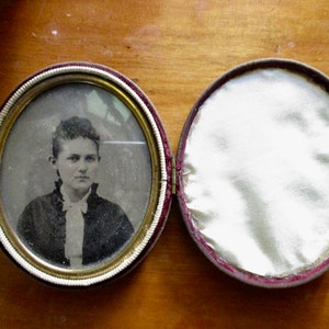 antique tintype photo in oval frame with glass - 1800s, 1900s, woman, brown case, gold trim