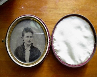 antique tintype photo in oval frame with glass - 1800s, 1900s, woman, brown case, gold trim