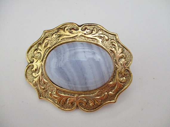 agate brooch - cabochon, polished stone, blue ribbon agate, gold, vintage