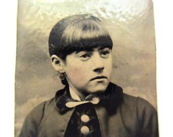 antique miniature gem tintype photo - 1800s, young woman with bangs, buttons, spoon brooch