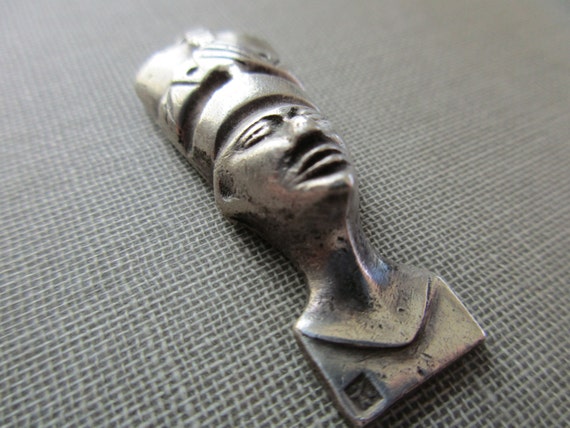 vintage Egyptian 800 silver charm - Queen Neferti… - image 3