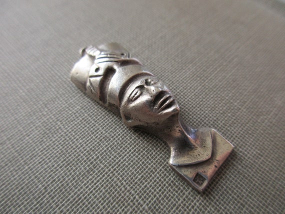 vintage Egyptian 800 silver charm - Queen Neferti… - image 1