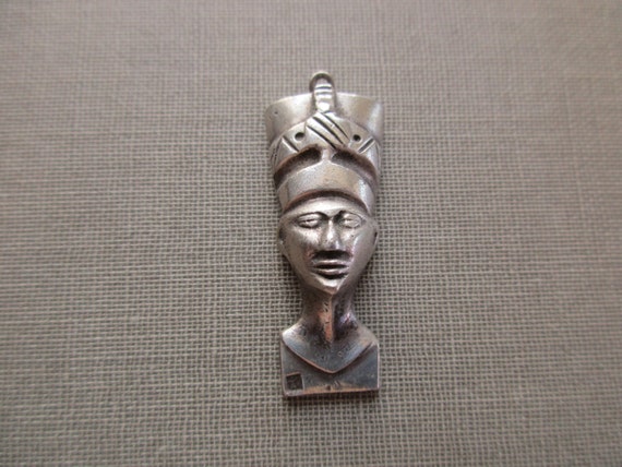 vintage Egyptian 800 silver charm - Queen Neferti… - image 2