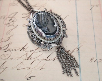 Cameo Pendant Necklace 