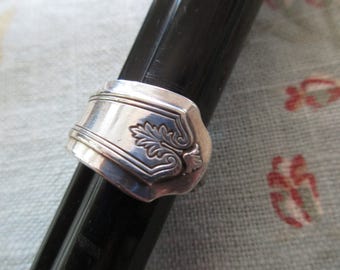 vintage Rogers silver plate spoon ring - floral,  size 7.5