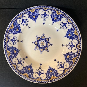 Sarreguemines Cluny pattern 9 3/4 inch deep dish or soup bowl