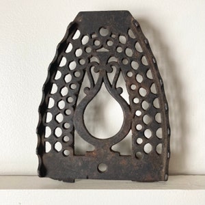 3-footed Iron Stand / Rest / Trivet, Vintage