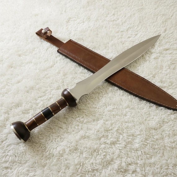 Hand-Forged Damascus Steel Roman Gladius Sword: Rosewood Handle, Leather Sheath