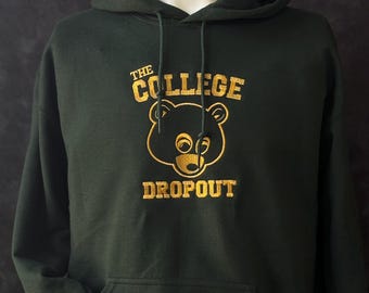 Sudadera con capucha bordada inspirada en la deserción universitaria: ropa urbana de hip-hop, diseño de oso vintage personalizado