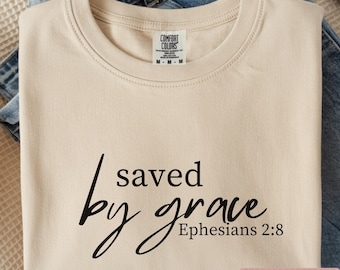 Saved by Grace Comfort Colors T-shirt: Kristen grafisk t-shirt