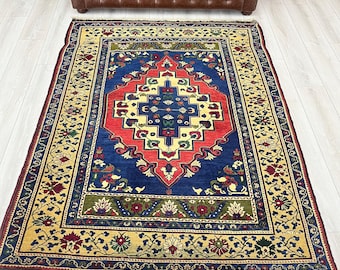 Vintage Turkish Wool Rug – Handwoven Floral Carpet, 4.8x6.4 ft, Anatolian Area Rug