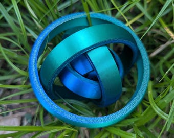 Juguete de escritorio silencioso para aliviar el estrés, juguete antiestrés 7-RingGyro – 6,35 cm – Cambia de color azul a verde, spinner impreso en 3D – Accesorios