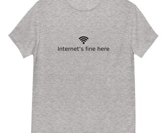Rolig IT-support-t-shirt: "Internet fungerar bra här" Sysadmin-humor