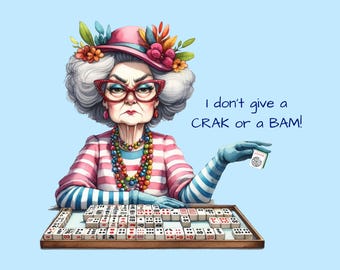 Peut inclure: Une illustration d'une personne âgée aux cheveux gris portant un chapeau rose à fleurs, des lunettes œil-de-chat rouges et un collier de perles multicolores. Elle porte un haut rayé rose et blanc et tient une tuile de mah-jong Joker. Texte : I don't give a CRAK or a BAM!