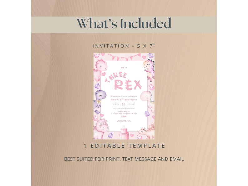 K&ouml;nnte beinhalten: Eine rosa Einladungsvorlage mit Dinosaurier-Motiv, 12,7 x 17,8 cm. Das Design enth&auml;lt den Text "Three Rex" und Dinosaurier-Illustrationen. Geeignet f&uuml;r Druck, SMS und E-Mail.