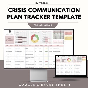 Op de afbeelding: Een digitale sjabloon voor een crisiscommunicatieplan, weergegeven op een computermonitor en een laptop. De sjabloon bevat secties voor crisistype, statusoverzicht en communicatiekanalen. De tekst "CRISIS COMMUNICATION PLAN TRACKER TEMPLATE" wordt bovenaan weergegeven.