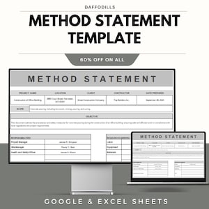 Könnte beinhalten: Eine digitale Vorlage für eine Methodenbeschreibung, angezeigt auf einem Computermonitor und einem Laptop. Das Dokument enthält Abschnitte für Projektdetails, Umfang und Verantwortlichkeiten. Der Text "METHOD STATEMENT TEMPLATE" ist prominent dargestellt, darunter "60% OFF ON ALL". Der untere Teil des Bildes lautet "GOOGLE & EXCEL SHEETS."