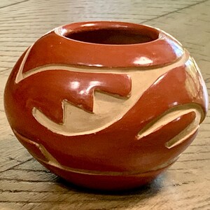 Signed Vintage 90s Denise Chavarria Santa Clara Pueblo Redware Pottery Bowl Native American Carved