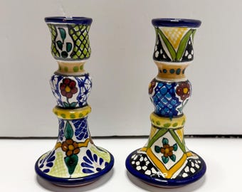 Par de castiçais vintage de cerâmica Talavera mexicana pintada à mão